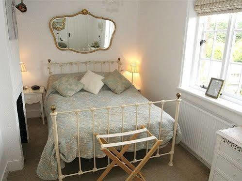 Flint Cottage ชิชิสเตอร์ ภายนอก รูปภาพ